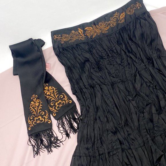 Women's Anthro Bohemian Style Embroidered Gypsy Skirt with Matching Accessory - Picture 9 of 13